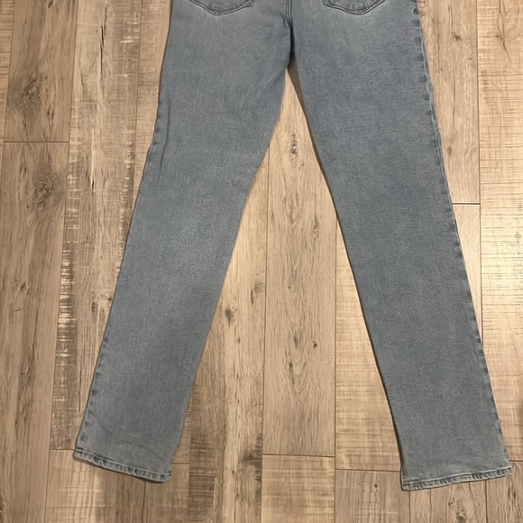 Good American Good Classic Split Hem Stretch Skinny Jeans - Picture 14 of 15